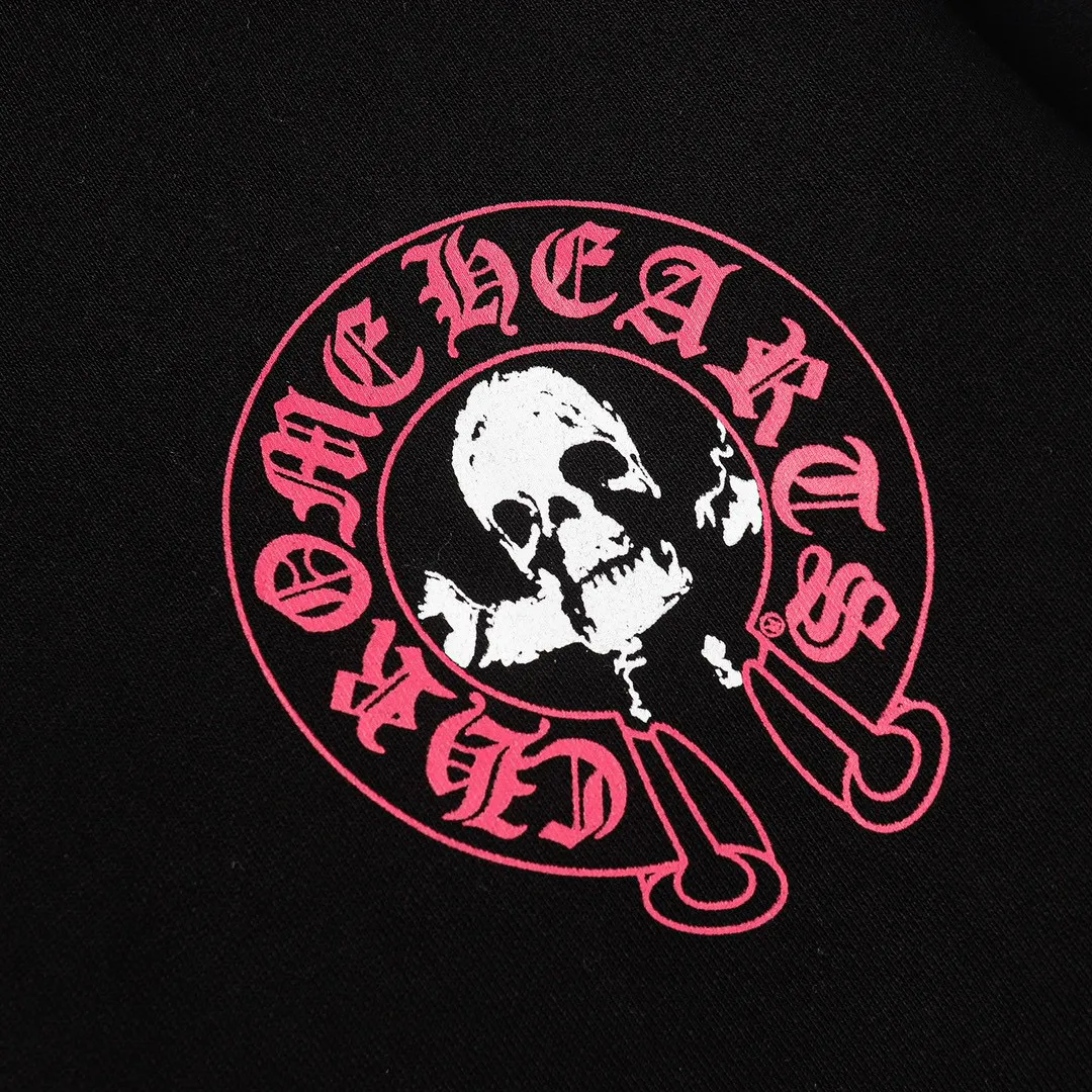 M08—P210 -Chrome Hearts/Chrome Hearts printed sweatshirt cardigan jacket -420 grams of high-density, high-quality wool, soft, delicate and skin-friendly, soft and silky to the touch, warm and skin-friendly -The hardware and zipper accessories are all customized and full of details -Colour: black -Size: S M L XL